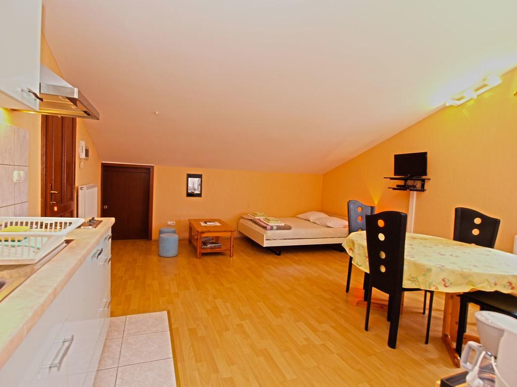 Apartments Denis 19 法扎纳 外观 照片